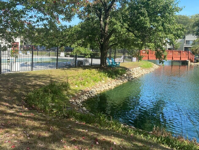 2160 Cherry Ln in Lisle, IL - Building Photo - Building Photo