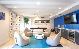 11405 Chandler Blvd in Los Angeles, CA - Building Photo