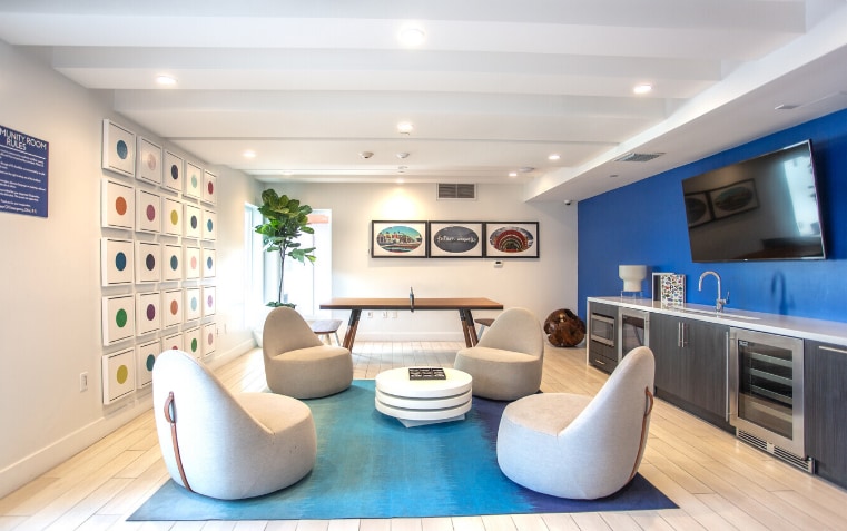 11405 Chandler Blvd in Los Angeles, CA - Building Photo