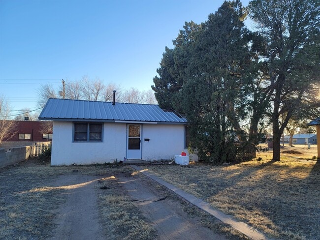 property at 1017 W 14th Ln