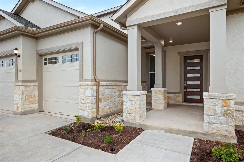 513 Barnhill Lp in Dripping Springs, TX - Building Photo