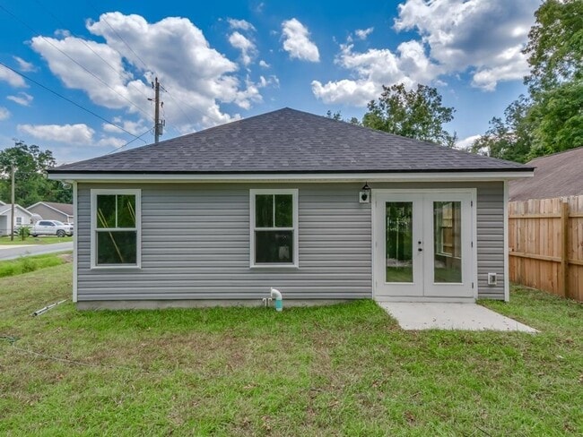 1538 Doctor M.L.K. Jr Memorial Rd in Crawfordville, FL - Building Photo - Building Photo