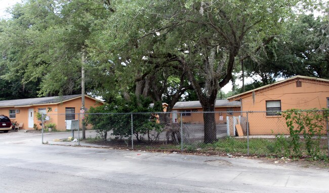 1509 E 142nd Ave in Tampa, FL - Foto de edificio - Building Photo