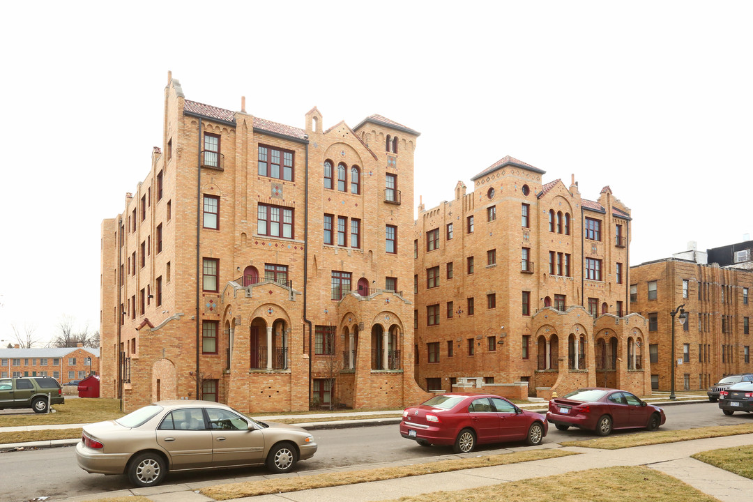 LaFer Apartments in Detroit, MI - Building Photo