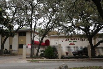 Villa Navarone Apartments in San Antonio, TX - Foto de edificio - Building Photo