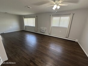 19 Mt Blanc Ln in Toms River, NJ - Building Photo - Building Photo