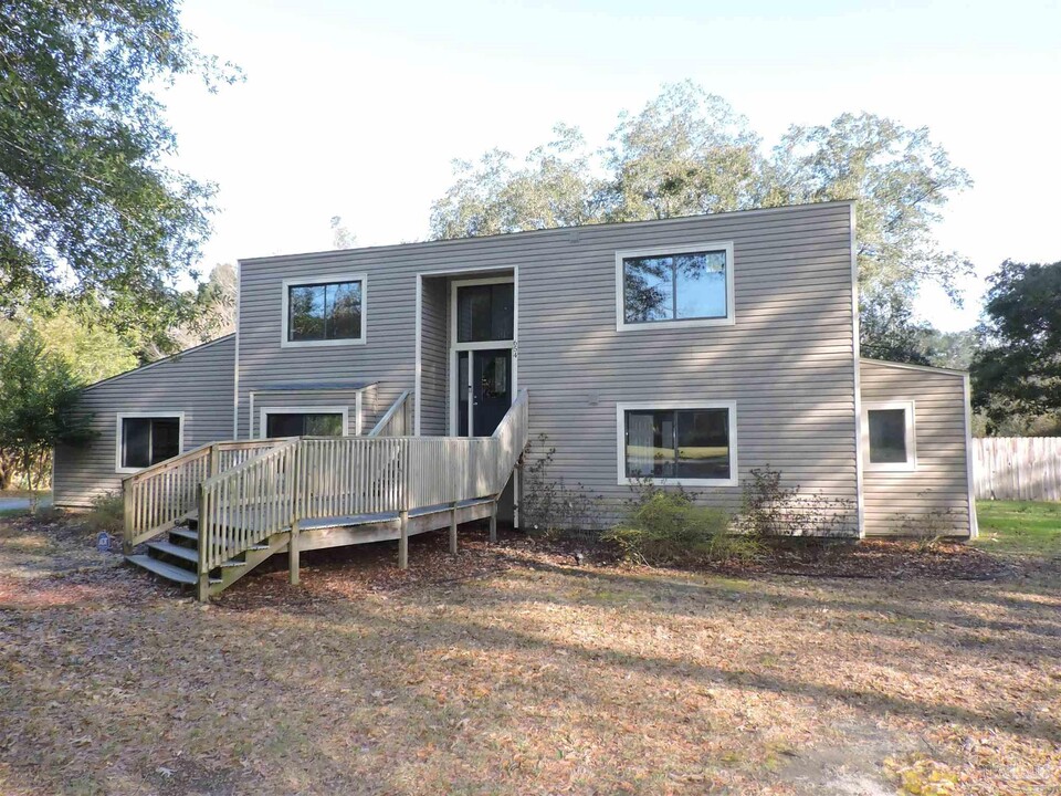 654 Timber Ridge Rd in Pensacola, FL - Building Photo