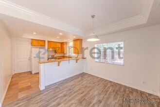 1360 S White Ave in Pomona, CA - Foto de edificio - Building Photo