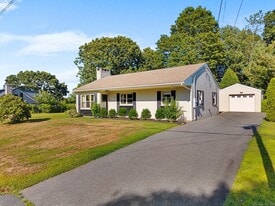 10 W View Rd in Old Saybrook, CT - Building Photo