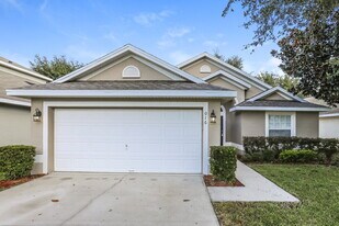 2016 Briarcliff Cir in Mount Dora, FL - Building Photo