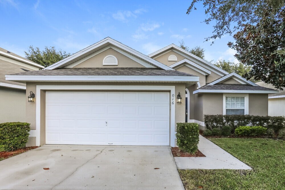 2016 Briarcliff Cir in Mount Dora, FL - Foto de edificio