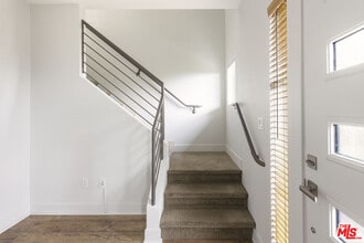 2753 Waverly Dr in Los Angeles, CA - Building Photo - Building Photo