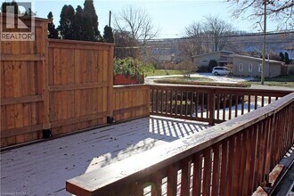 205 Main St E in Grimsby, ON - Building Photo - Building Photo