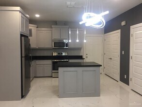 2101 Taxco Ct-Unit -1 in Edinburg, TX - Building Photo - Building Photo