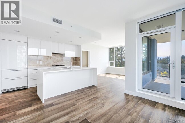 5410 Shortcut Rd in Vancouver, BC - Building Photo - Building Photo