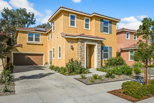 26923 Trestles Dr in Santa Clarita, CA - Foto de edificio - Building Photo