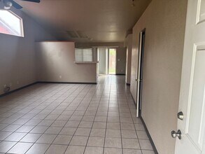 2730 Togninali Ln in Stockton, CA - Building Photo - Building Photo