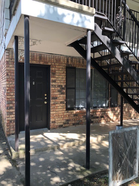 property at 1214 N Austin St