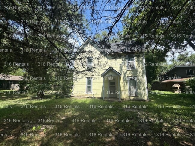 property at 324 W 13th St