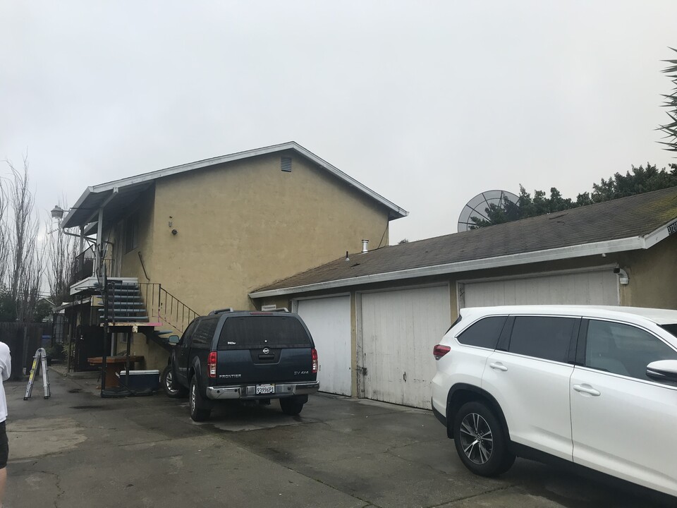 37250 Oak St in Newark, CA - Building Photo