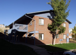 Bryant Gardens in Englewood, CO - Building Photo - Building Photo