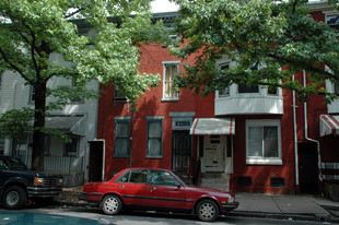 211 S 4th St Apartamentos