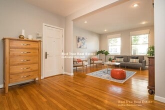 327 Saint Paul St, Unit 1 in Brookline, MA - Building Photo - Building Photo
