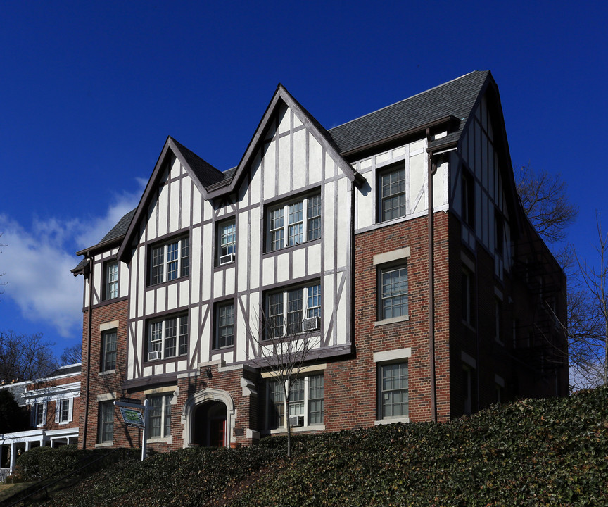 3001 Porter St NW in Washington, DC - Building Photo