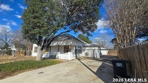 1301 Ave K in Hondo, TX - Building Photo - Building Photo