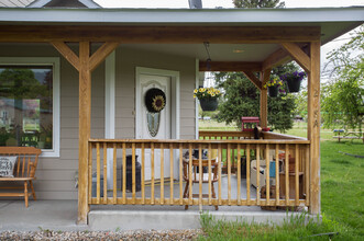 Duplex in Hamilton, MT - Building Photo - Building Photo