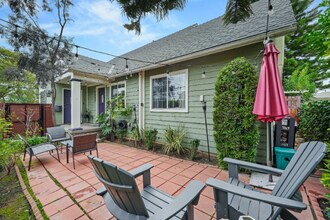 2302 Berkeley Ave in Los Angeles, CA - Foto de edificio - Building Photo