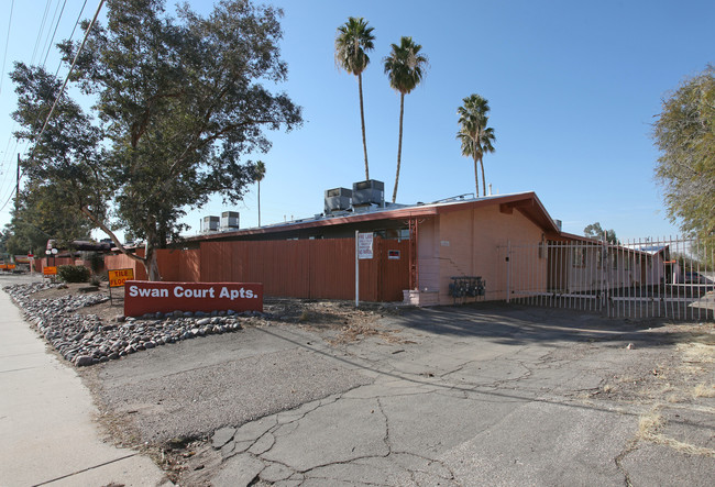 Swan Court Apartments in Tucson, AZ - Foto de edificio - Building Photo