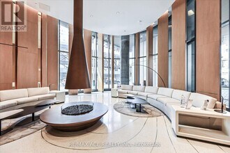 11 Wellesley St W in Toronto, ON - Building Photo - Building Photo