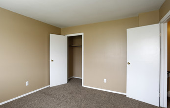 Brownstone Apartments in Dayton, OH - Building Photo - Interior Photo