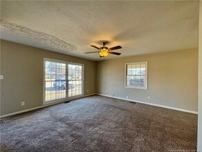 622 Glensford Dr in Fayetteville, NC - Building Photo - Building Photo