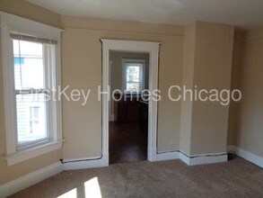 202 S Park Ave-Unit -2 in Waukegan, IL - Building Photo - Building Photo