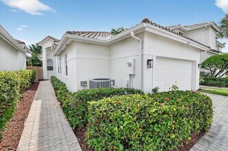 6668 NW 25th Terrace in Boca Raton, FL - Foto de edificio - Building Photo