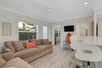 218-226 NE 5th Ter in Delray Beach, FL - Building Photo - Interior Photo