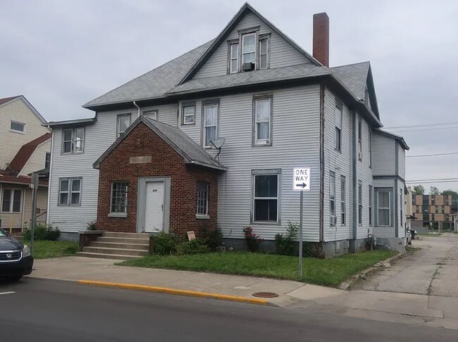 416 W Jackson St, Unit 8