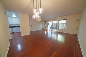 18350 Hatteras St in Los Angeles, CA - Building Photo - Building Photo