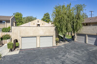 306-334 Ivy Ln in Fallbrook, CA - Foto de edificio - Building Photo