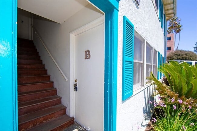 1906 Camino de la Costa, Unit B in Redondo Beach, CA - Building Photo - Building Photo