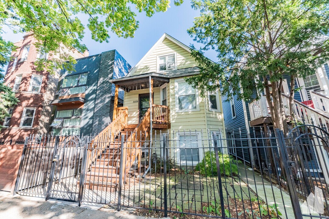 3079 N Elbridge Ave in Chicago, IL - Building Photo