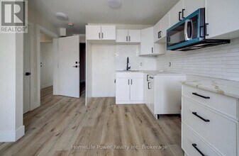 22 Grant Ave in Hamilton, ON - Building Photo - Building Photo