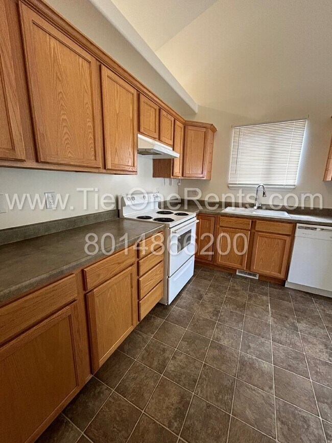212 W 1160 N in Tooele, UT - Building Photo - Building Photo
