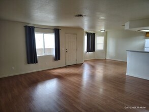6552 Wilma Ave, Unit 202 in Las Vegas, NV - Building Photo - Building Photo