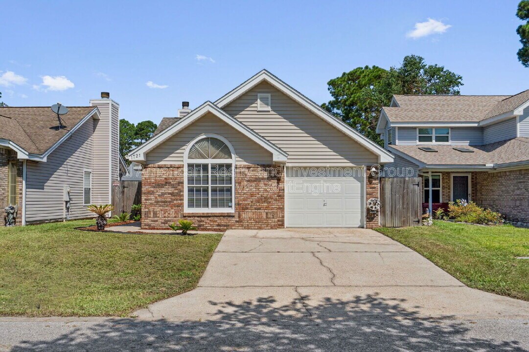 1721 Colonial Ct in Fort Walton Beach, FL - Building Photo