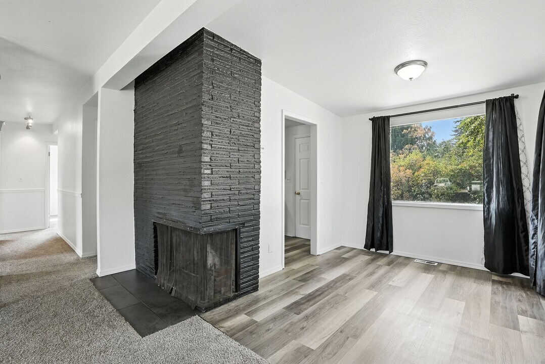 2019 N Ely Rd in Spokane Valley, WA - Building Photo