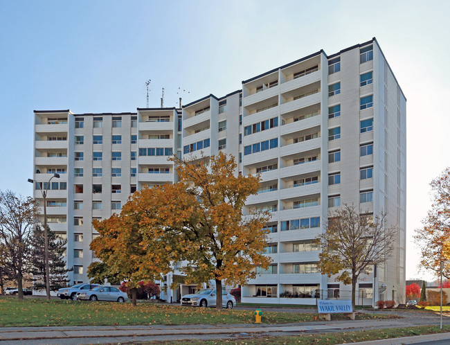 35 Towering Heights Blvd in St Catharines, ON - Building Photo - Building Photo