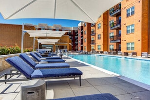 500 Station in Aurora, IL - Building Photo